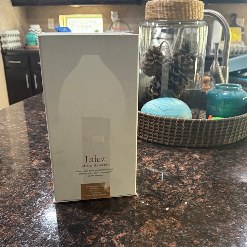 Doterra Laluz Diffuser - White and Brown